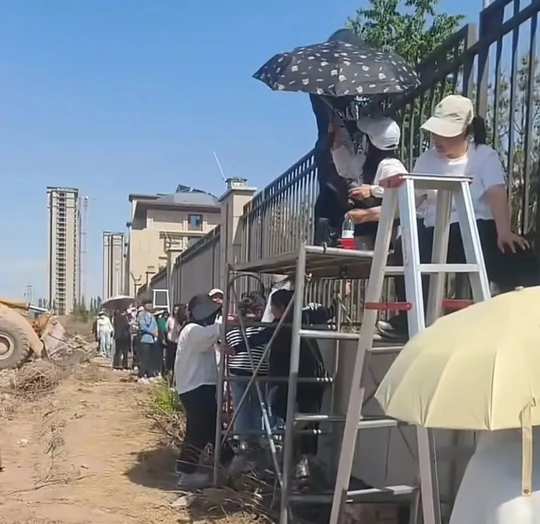 太谷家长为中考体测学子加油助威 第6张