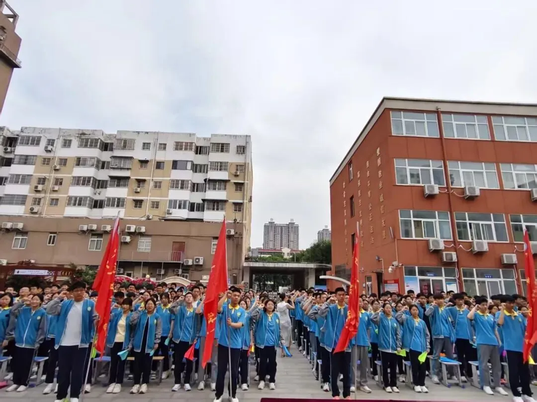 新乡市第十八中学校召开中考三十天冲刺动员大会 第6张