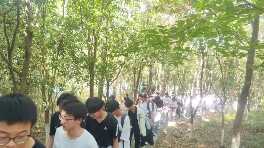 追光砺志赴中考崇贤铸魂启新程——高淳区第一中学九年级一模表彰大会暨游子山研学实践活动 第36张 追光砺志赴中考崇贤铸魂启新程——高淳区第一中学九年级一模表彰大会暨游子山研学实践活动 第36张