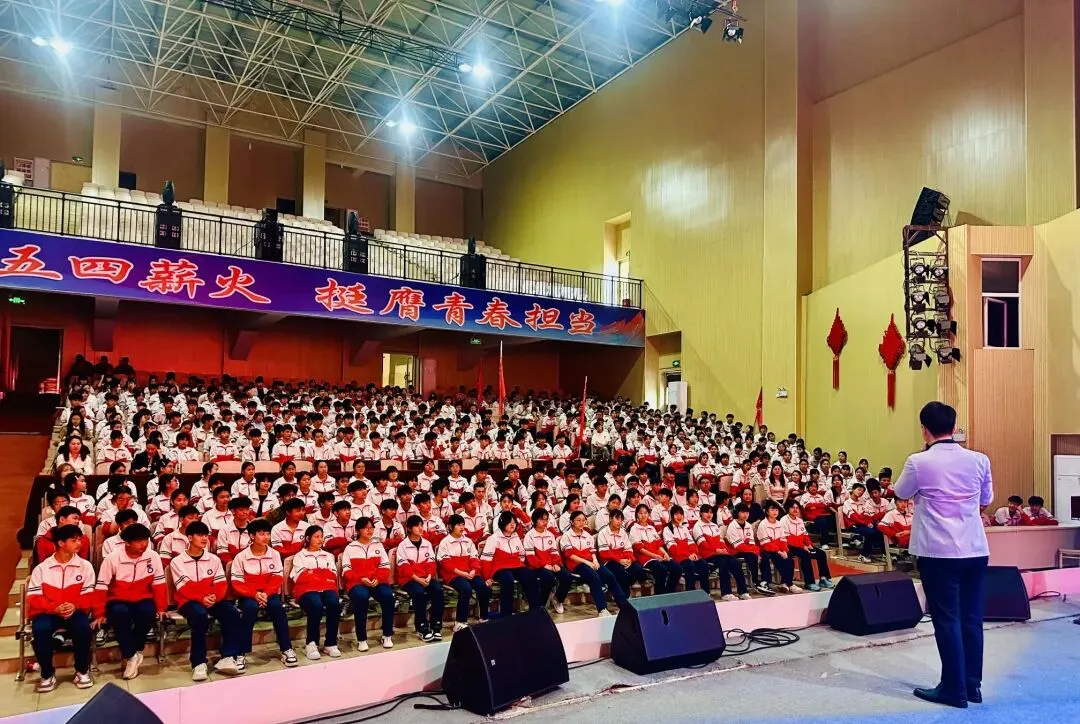 凝心聚力战中考 励志逐梦赴征程——贵定一中举行中考励志演讲报告会 第4张
