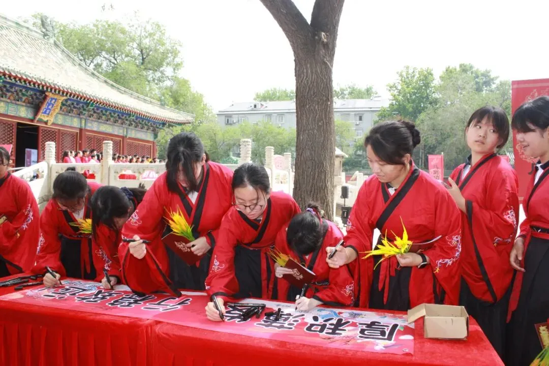 家国传薪怀师恩 砺行拼搏赢中考——旧宫中学举行初三年级先农坛庆成宫誓师大会 第45张 家国传薪怀师恩 砺行拼搏赢中考——旧宫中学举行初三年级先农坛庆成宫誓师大会 第45张