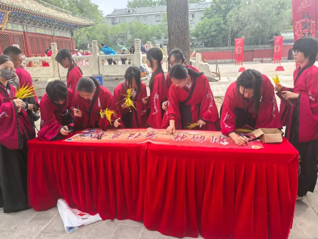 家国传薪怀师恩 砺行拼搏赢中考——旧宫中学举行初三年级先农坛庆成宫誓师大会 第47张 家国传薪怀师恩 砺行拼搏赢中考——旧宫中学举行初三年级先农坛庆成宫誓师大会 第47张