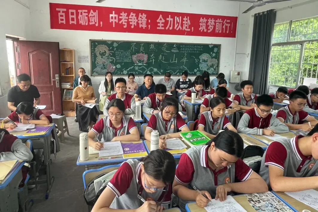 教学视导促提升 专家引领备中考——岳阳楼区教育局教研室来我校开展教学视导活动 第6张