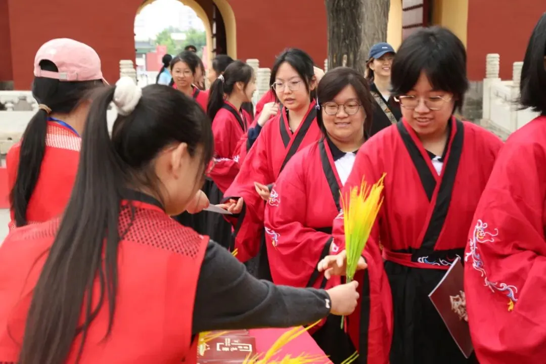 家国传薪怀师恩 砺行拼搏赢中考——旧宫中学举行初三年级先农坛庆成宫誓师大会 第2张
