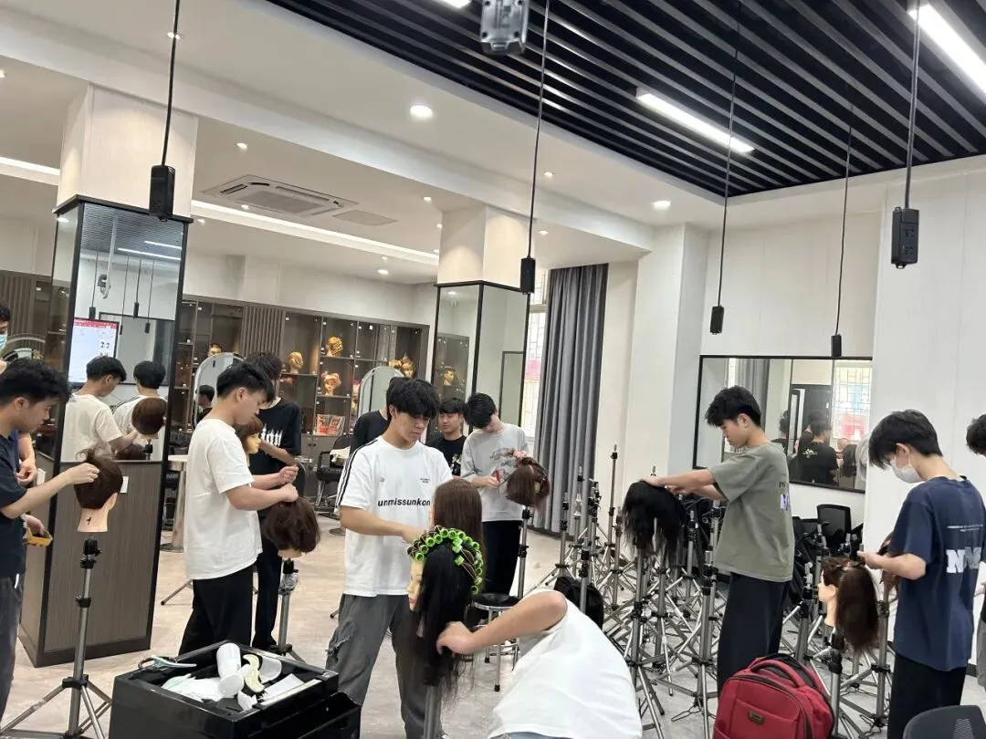中考380分以下可报:广州市白云工商技师学院2026年招生计划(三二分段、高职高考班可报读) 第31张