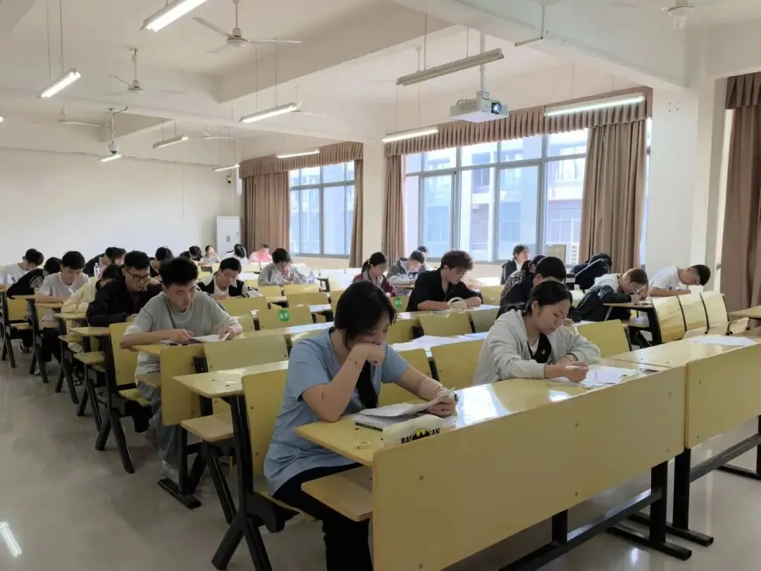 模考历练筑根基,以考促学备四六级 第3张