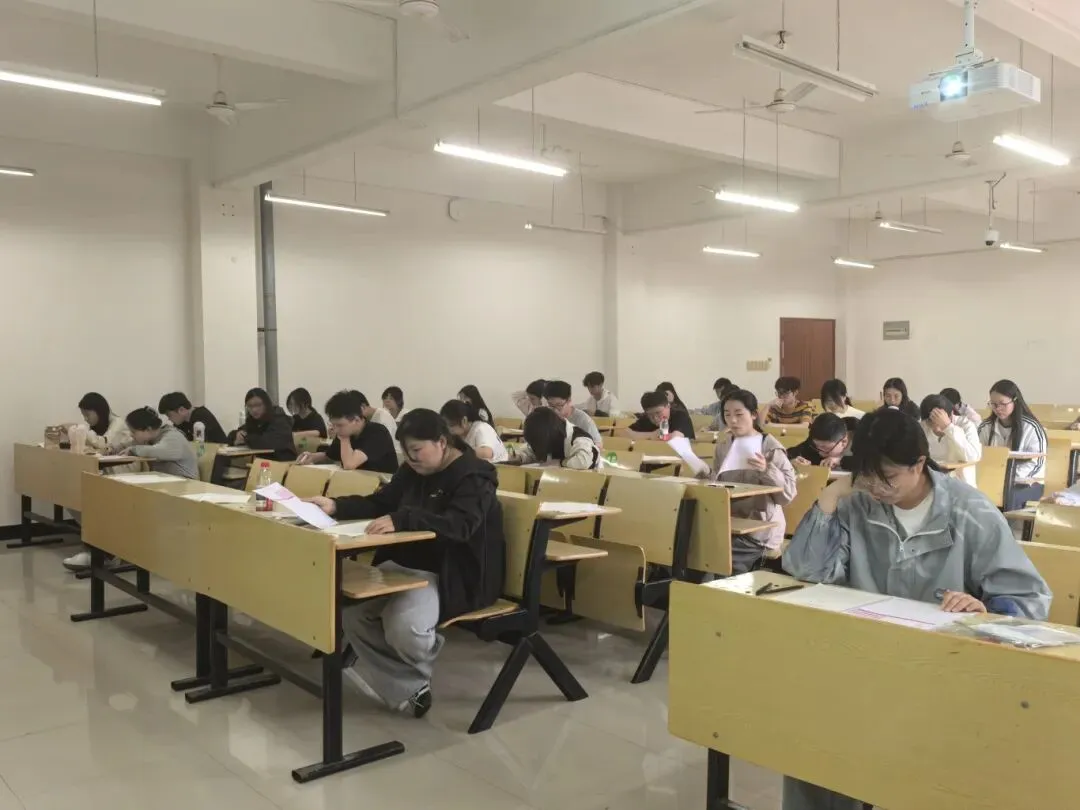 模考历练筑根基,以考促学备四六级 第4张