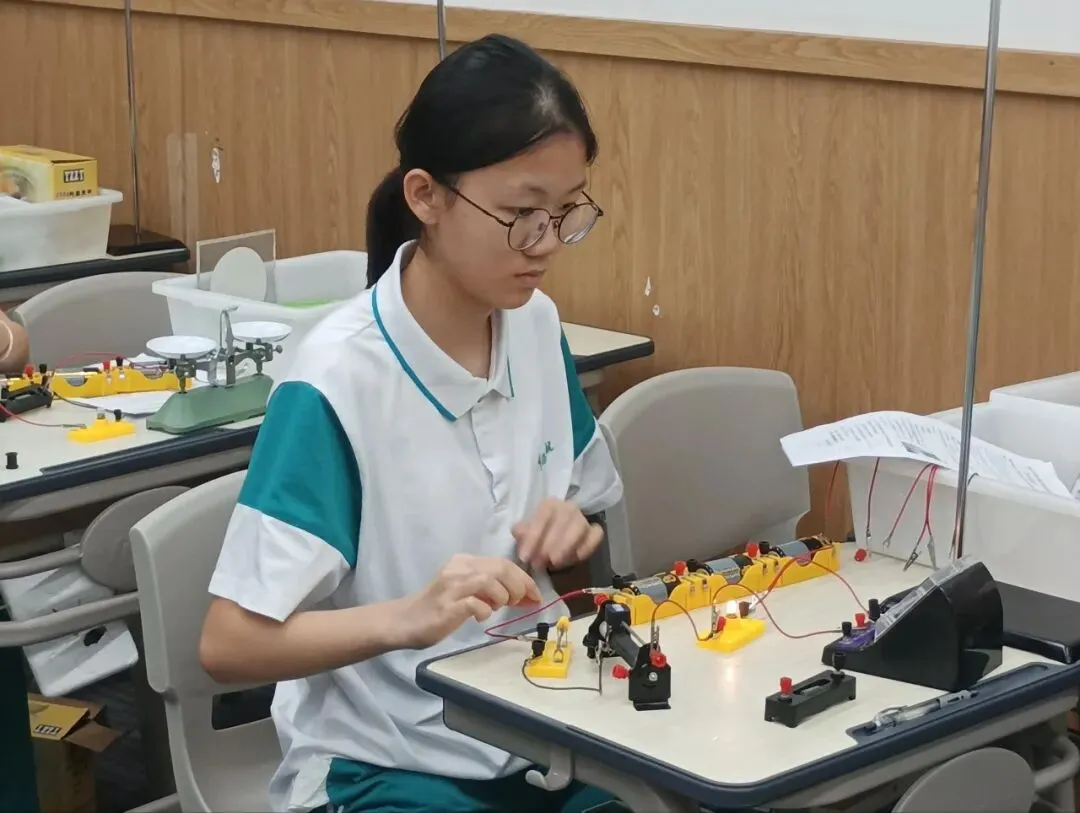 以练促考,强化操作丨中考全日制学子全力备战物化实验考试 第4张