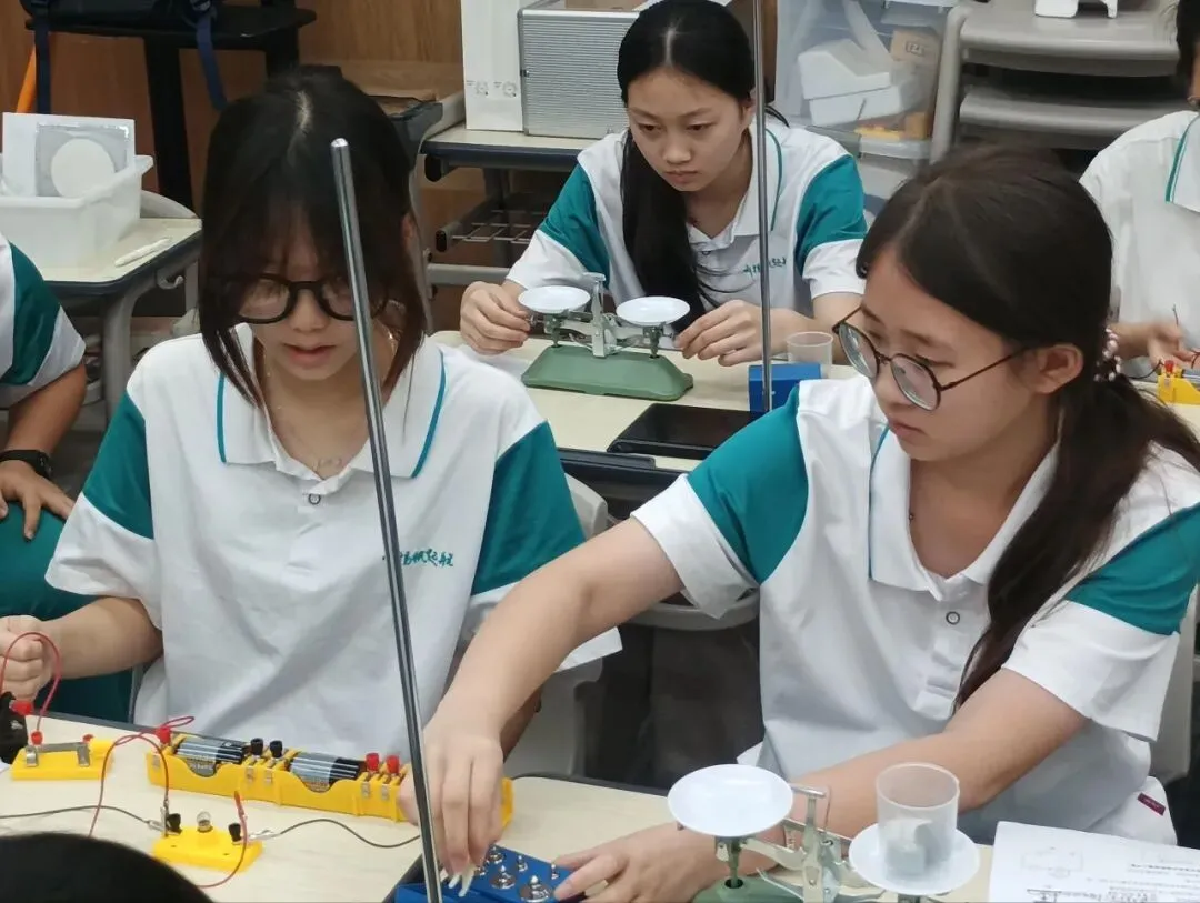 以练促考,强化操作丨中考全日制学子全力备战物化实验考试 第8张
