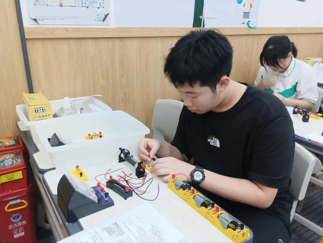 以练促考,强化操作丨中考全日制学子全力备战物化实验考试 第11张