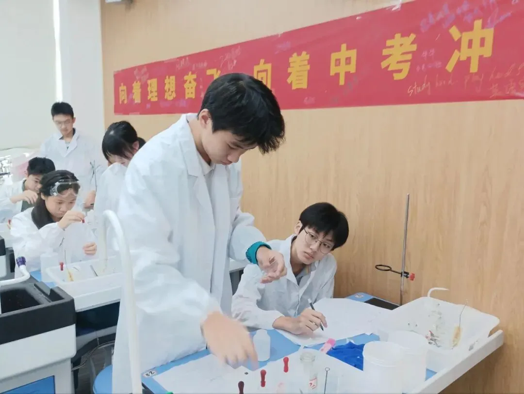 以练促考,强化操作丨中考全日制学子全力备战物化实验考试 第18张