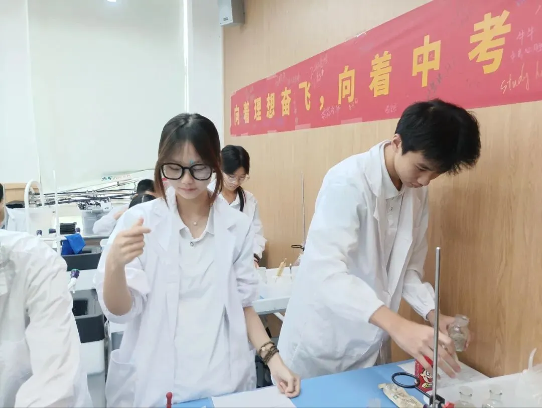 以练促考,强化操作丨中考全日制学子全力备战物化实验考试 第19张