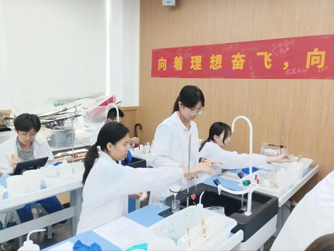 以练促考,强化操作丨中考全日制学子全力备战物化实验考试 第22张