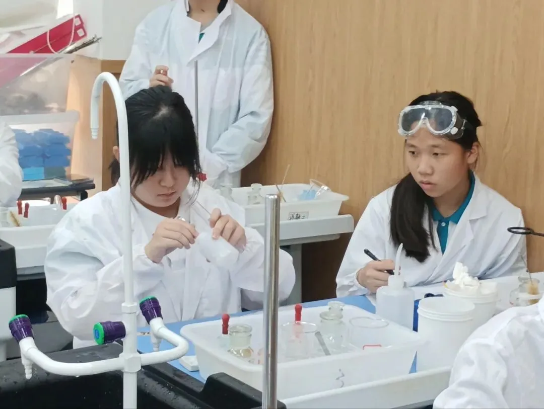 以练促考,强化操作丨中考全日制学子全力备战物化实验考试 第26张