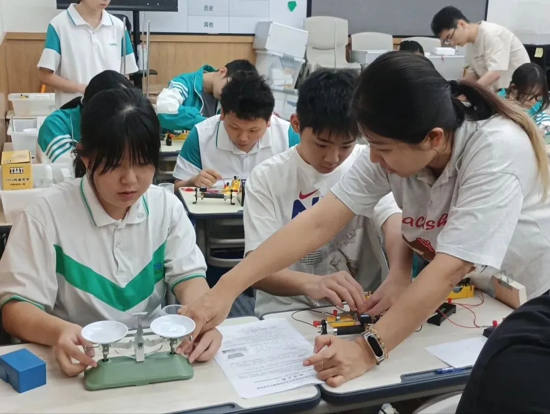以练促考,强化操作丨中考全日制学子全力备战物化实验考试 第29张
