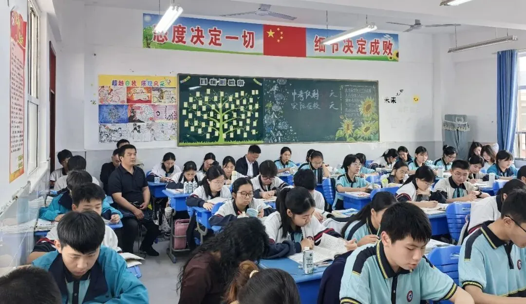 校际交流促成长 携手共进备中考 ——通城县实验学校与赤壁市实验中学备考交流研讨活动纪实 第3张