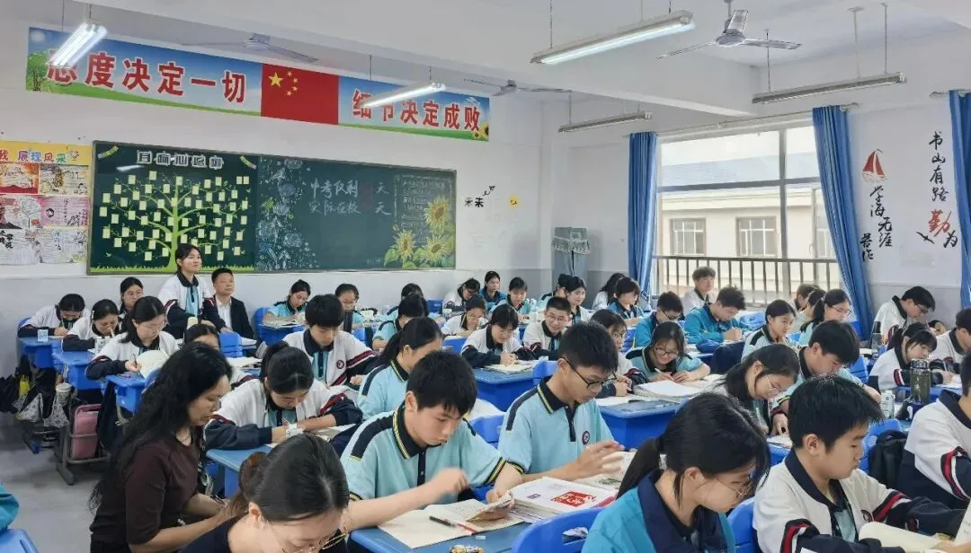 校际交流促成长 携手共进备中考 ——通城县实验学校与赤壁市实验中学备考交流研讨活动纪实 第2张