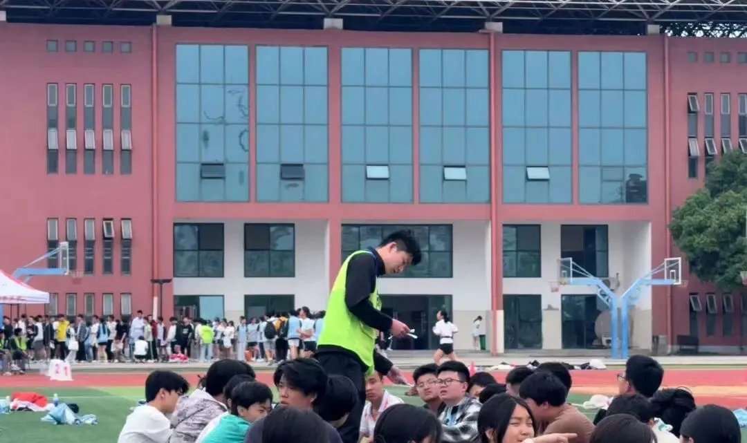 星火青春践志愿 健匠服务守护中考体育——体育与健康学院学生党支部赴莲塘三中体育志愿服务圆满结束 第9张 星火青春践志愿 健匠服务守护中考体育——体育与健康学院学生党支部赴莲塘三中体育志愿服务圆满结束 第9张