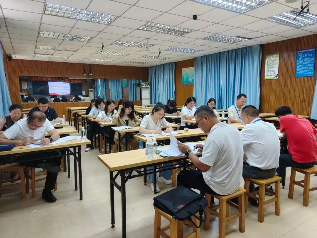 【视导】把脉完形复习课 领航中考备考路——高要区中考视导走进禄步镇初级中学 第13张