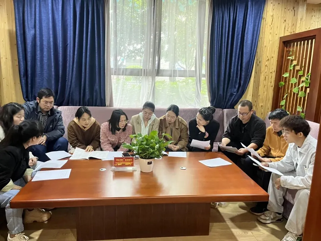凝心聚力研真题 匠心编撰助中考 ——麻阳锦江中学化学学科工作室圆满完成校本习题集编纂工作 第1张