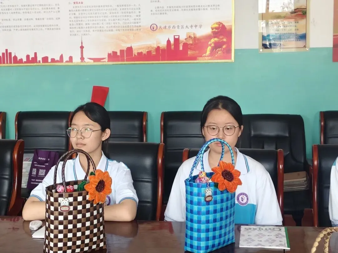 校社联动织暖网 手工祝福伴中考——龙居花园社区为大寺中学学子送“定制祝福” 第8张 校社联动织暖网 手工祝福伴中考——龙居花园社区为大寺中学学子送“定制祝福” 第8张