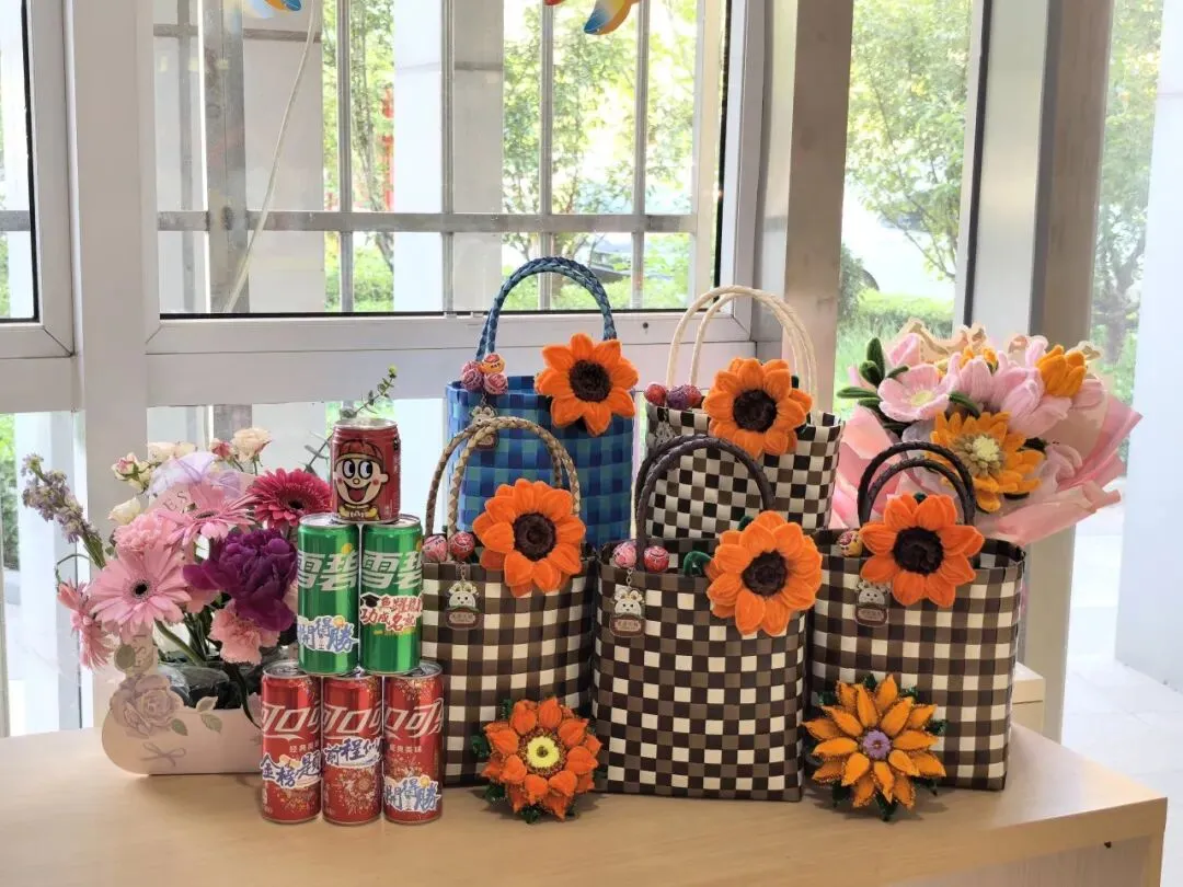 校社联动织暖网 手工祝福伴中考——龙居花园社区为大寺中学学子送“定制祝福” 第9张 校社联动织暖网 手工祝福伴中考——龙居花园社区为大寺中学学子送“定制祝福” 第9张
