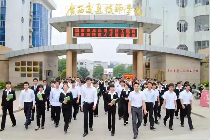 广西中考升学不用愁,选广西交通技师学院,公办免学费 第1张 广西中考升学不用愁,选广西交通技师学院,公办免学费 第1张