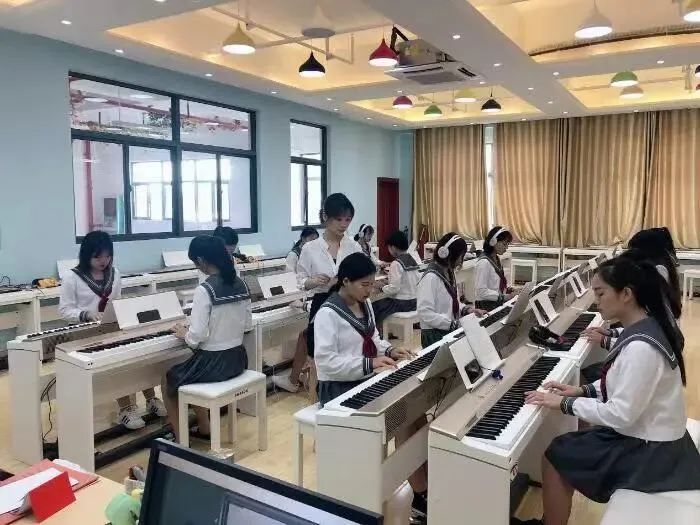 广西中考升学不用愁,选广西交通技师学院,公办免学费 第6张 广西中考升学不用愁,选广西交通技师学院,公办免学费 第6张