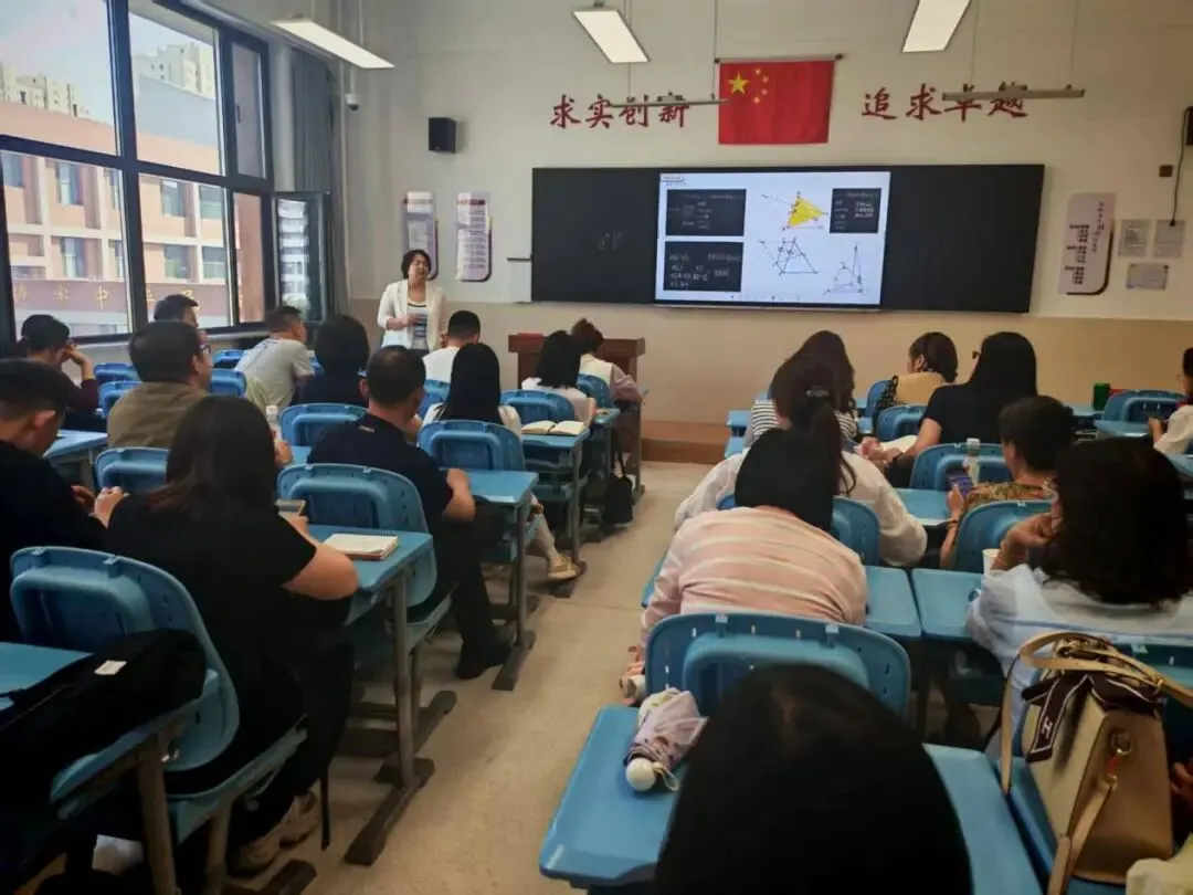 【备考中心组】聚焦中考数学备考 共探高效复习路径—— 赛罕区 2026 年数学二轮备考研讨会圆满落幕 第2张