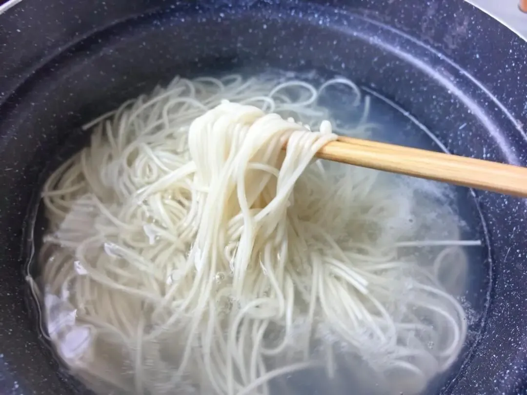 中考倒计时!初三儿子早餐不费妈,10分钟搞定肉酱面! 第4张