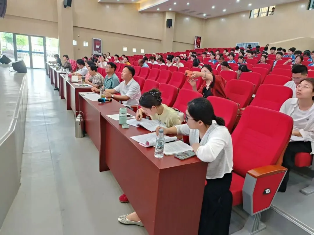 活力科研|颍泉区中考语文“破浪”前行 三十八中报告厅备考“兵法”上阵 第4张