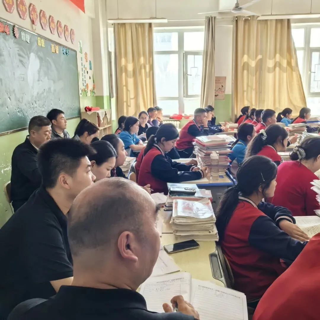 夏日清风传教研 校际携手备中考 ——轮台县第四中学与阳霞九年一贯制学校语文教研交流活动纪实 第7张
