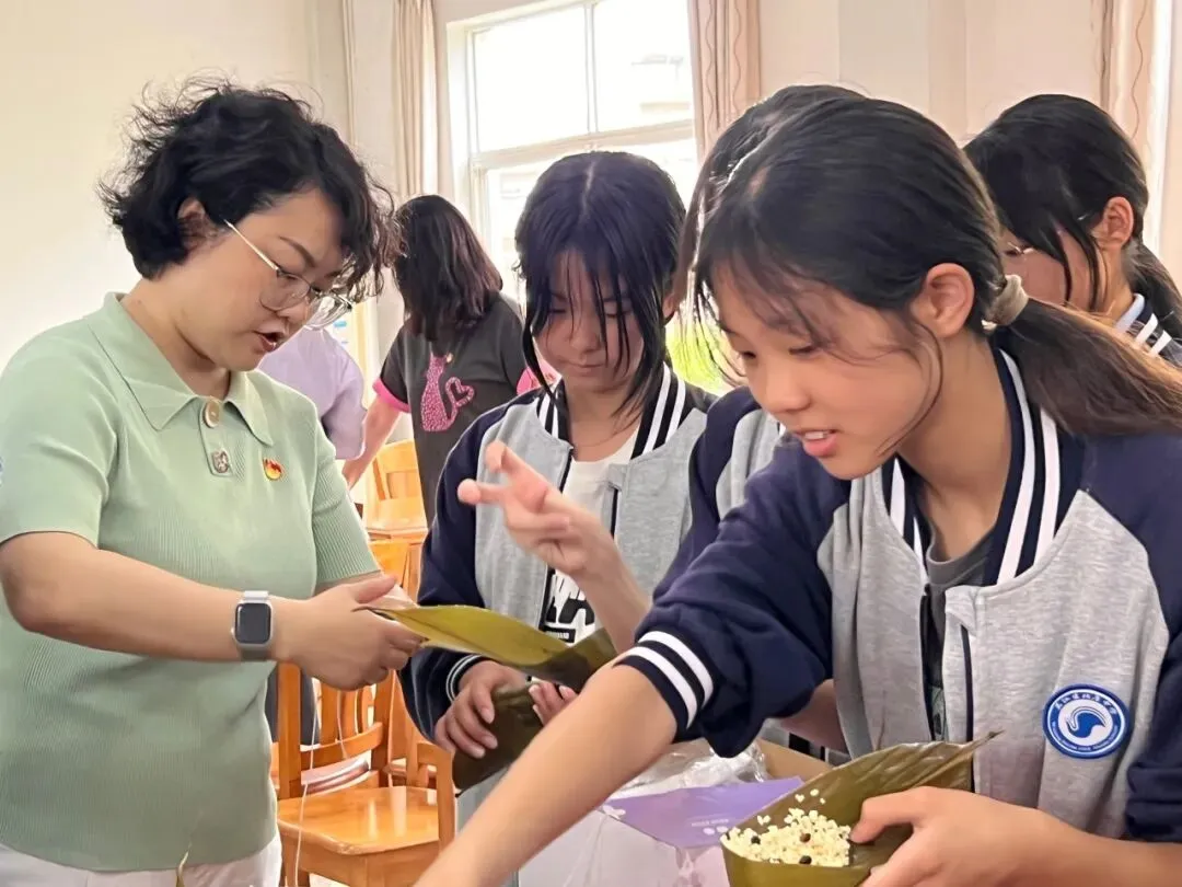 粽香沁心,送福中考 | 北厍中学“包粽祈福”活动温情落幕 第30张