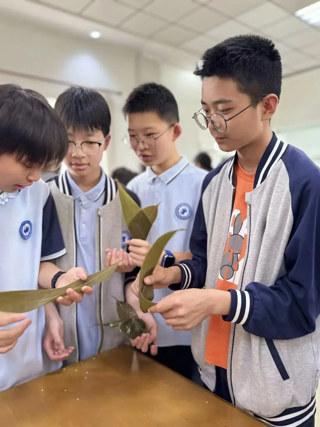 粽香沁心,送福中考 | 北厍中学“包粽祈福”活动温情落幕 第36张