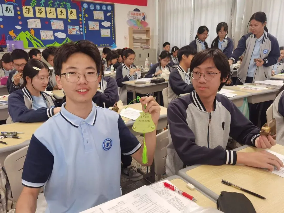 粽香沁心,送福中考 | 北厍中学“包粽祈福”活动温情落幕 第69张