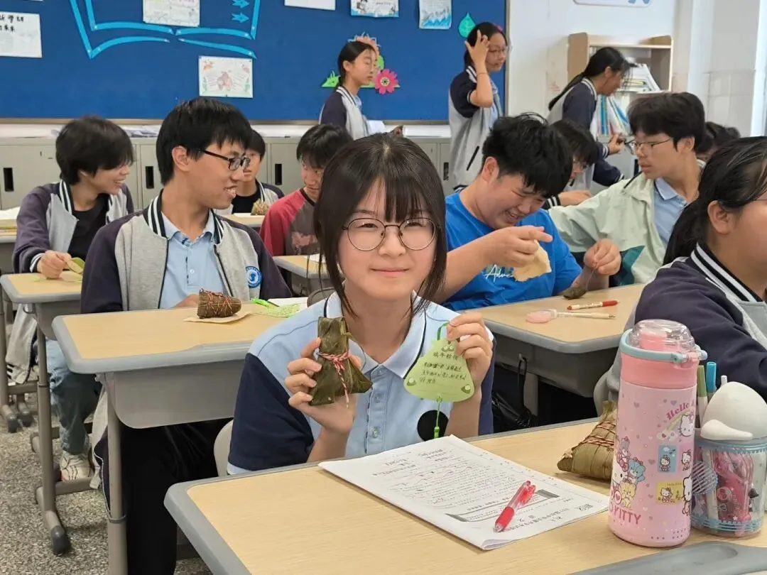 粽香沁心,送福中考 | 北厍中学“包粽祈福”活动温情落幕 第72张