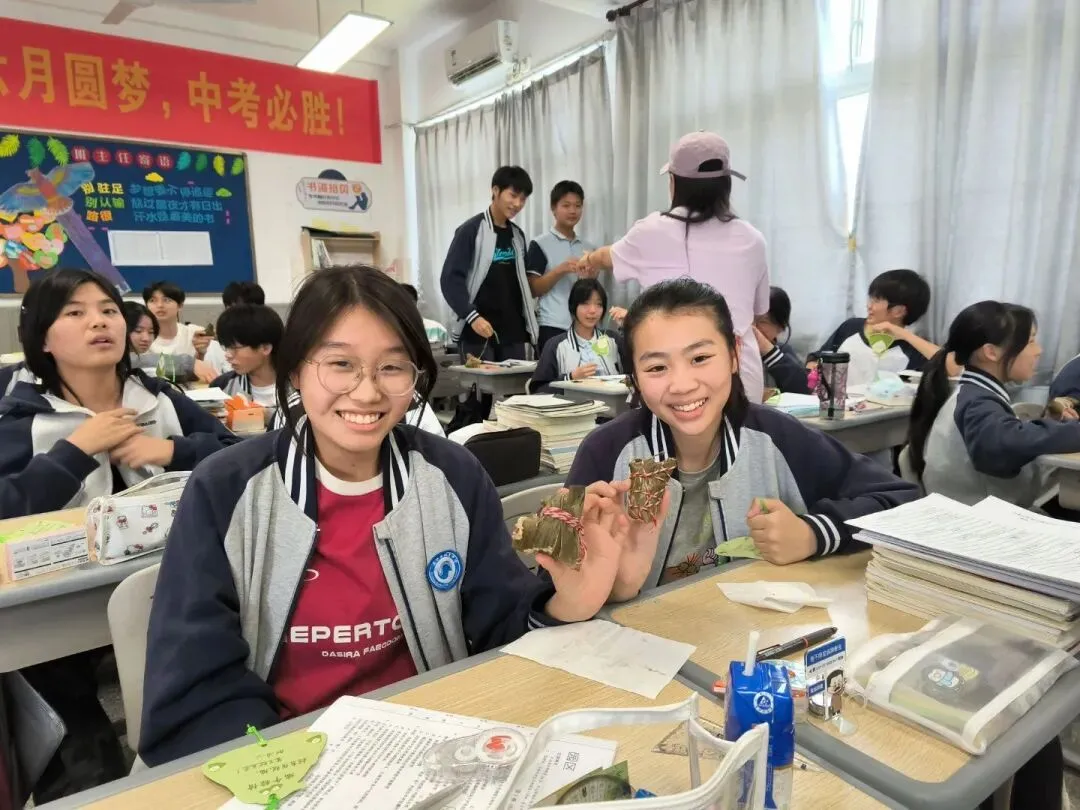 粽香沁心,送福中考 | 北厍中学“包粽祈福”活动温情落幕 第75张