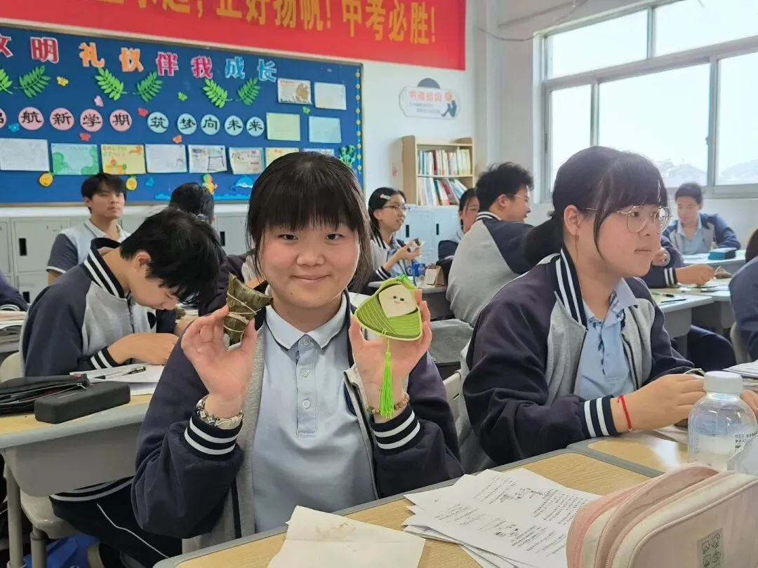粽香沁心,送福中考 | 北厍中学“包粽祈福”活动温情落幕 第78张