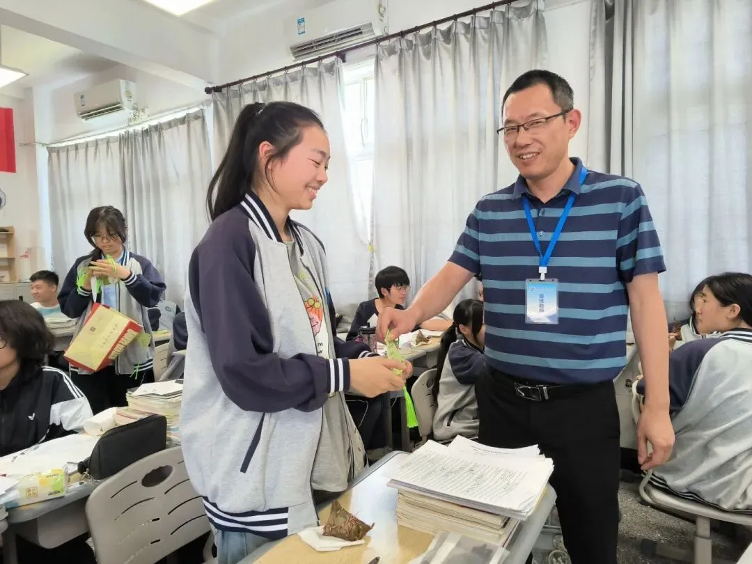 粽香沁心,送福中考 | 北厍中学“包粽祈福”活动温情落幕 第99张