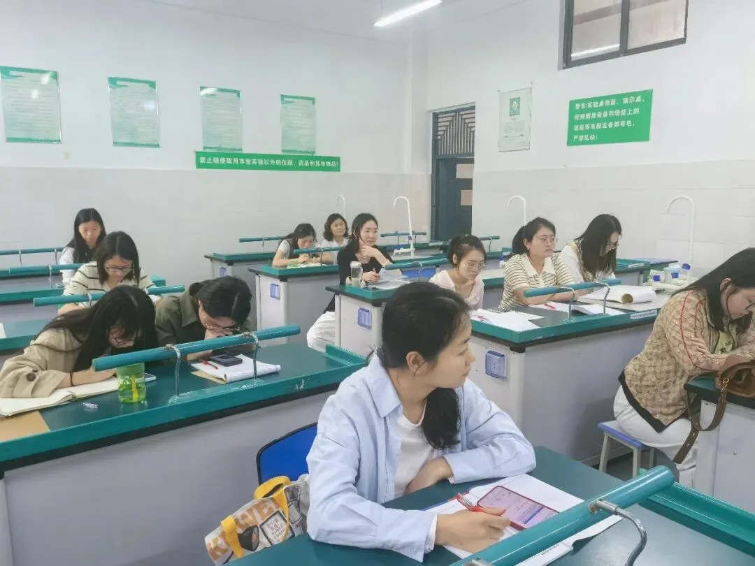 研修动态||精研思辨作文 聚力冲刺中考——绵阳市实验中学开展初三语文教研活动 第10张