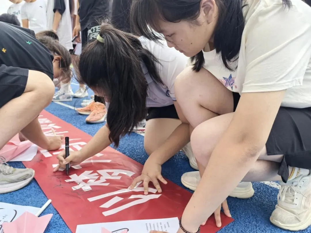 【中考动态】今朝亮剑耀乾坤  决胜六月铸荣光——无锡市滨湖区南泉中学开展2026届赋能护航团辅活动 第53张