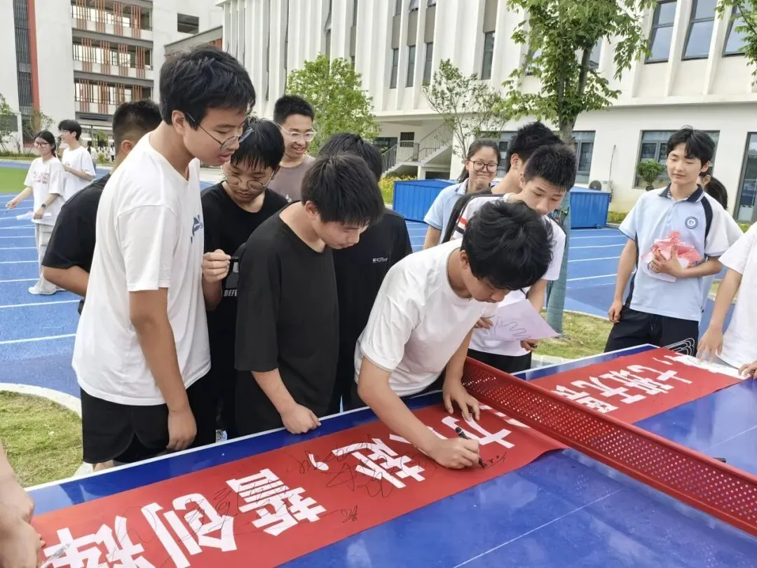 【中考动态】今朝亮剑耀乾坤  决胜六月铸荣光——无锡市滨湖区南泉中学开展2026届赋能护航团辅活动 第54张