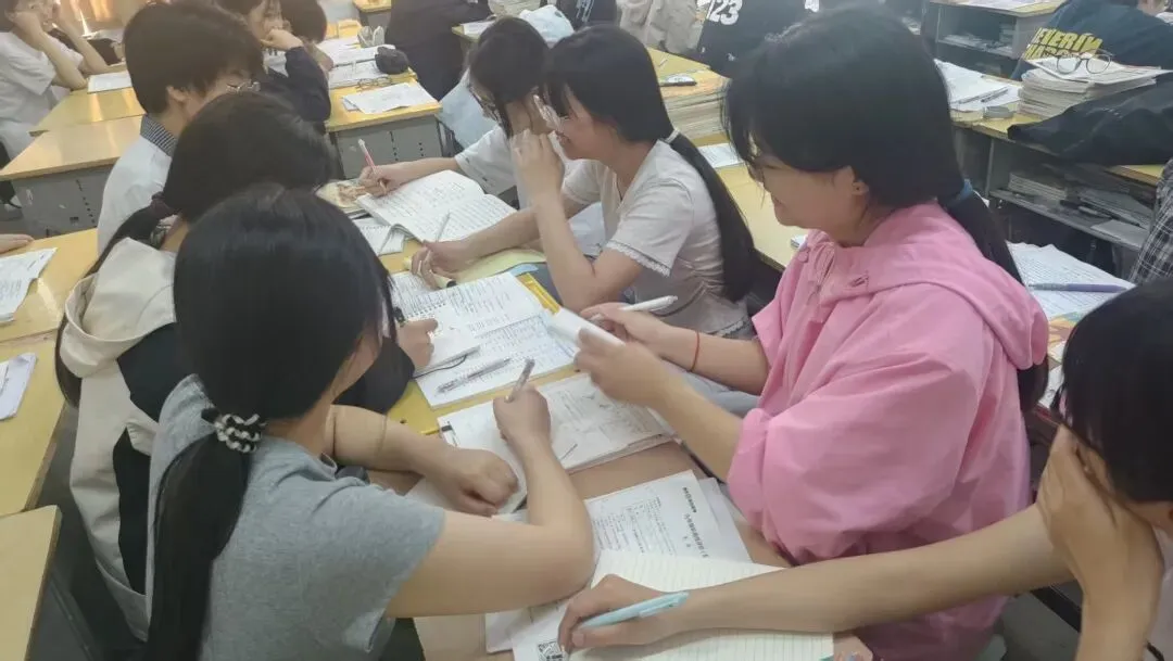 以青春为帆,向中考启航——焦作市张梦怡名班主任工作室刘晓芬老师主题班会分享-第12张图片-四季读书网 以青春为帆,向中考启航——焦作市张梦怡名班主任工作室刘晓芬老师主题班会分享-第12张图片-四季读书网