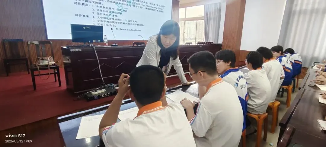 名师指点迷津 提升备考信心——我校举办中考英语作文专题讲座 第3张