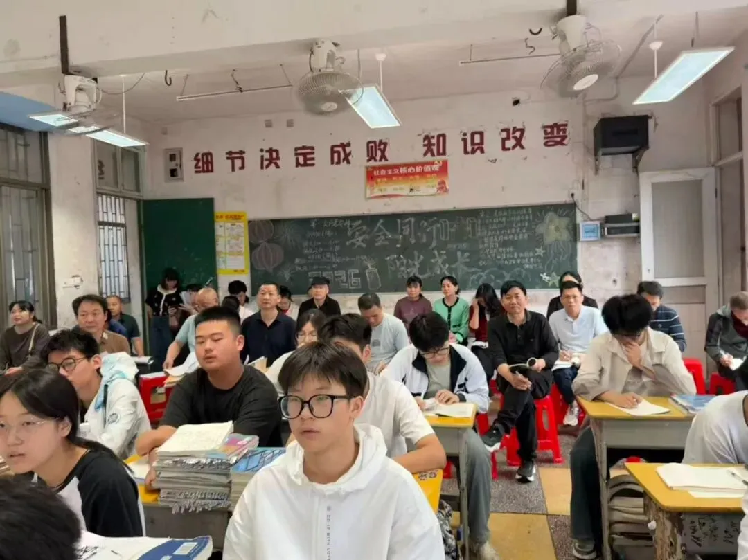 把脉理化生考点 练就中考真功夫——城区二中理化生组中考复习研讨课圆满落幕 第7张