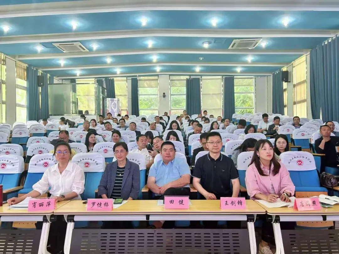 把脉命题导向,赋能中考冲刺——仪陇县2026年九年级数学中考复习备考研讨会纪实 第7张