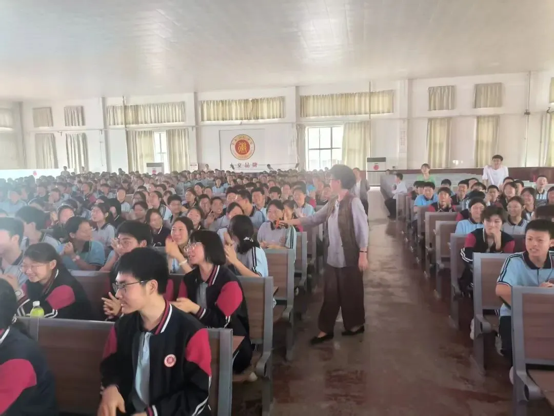 【为心赋能 赢在中考】2026年陕西省12355“青春灯塔”公益巡讲走进澄城县古徵初级中学 第9张 【为心赋能 赢在中考】2026年陕西省12355“青春灯塔”公益巡讲走进澄城县古徵初级中学 第9张