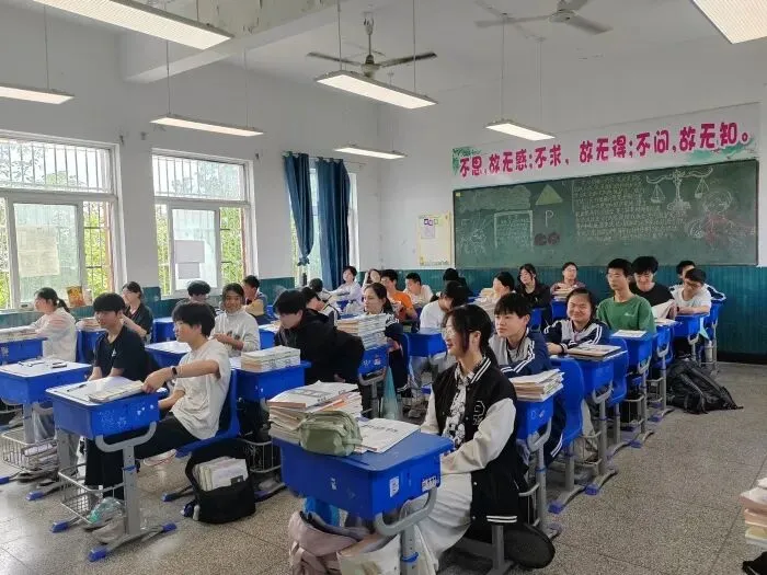 调节身心 笑迎中考——大枫实验学校开展九年级学生心理辅导讲座 第2张