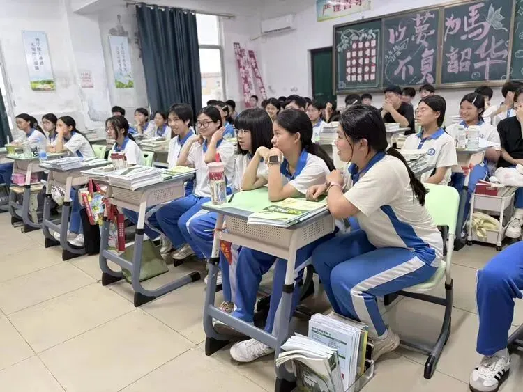 减压赋能,轻装前行——中考减压讲座活动 第1张
