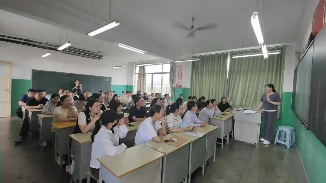 同心冲刺 决胜中考——京华中学初三年级家长会圆满举行 第10张
